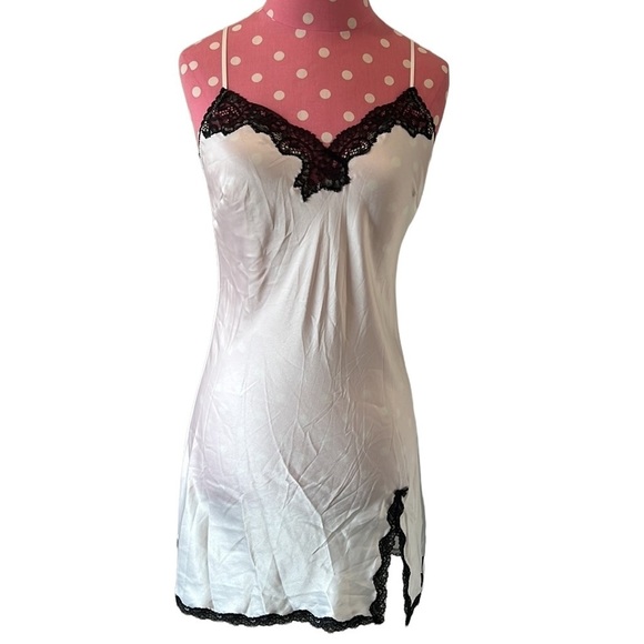 VICTORIA’S SECRET NEW WHITE & BLACK CAMISOLE size small - Picture 5 of 12